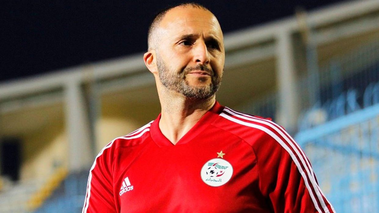 Equipe d Algérie Belmadi quitte la zone médias à cause d un téléphone