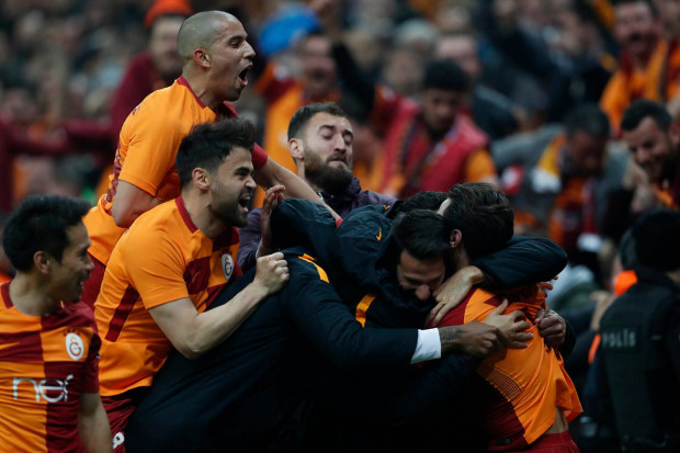 Galatasaray Et Feghouli Se Maintiennent En T Te Du Championnat Turc