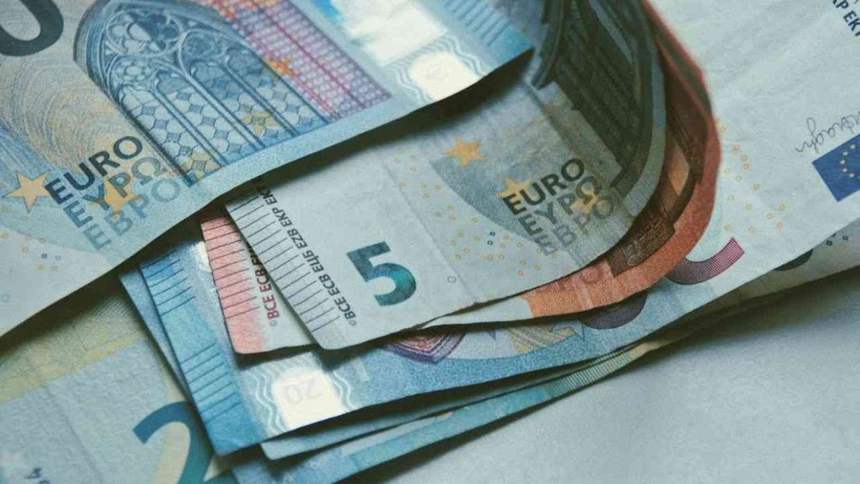 Devises Algérie : taux de change du Dinar face à l'Euro et au Dollar - Algerie360