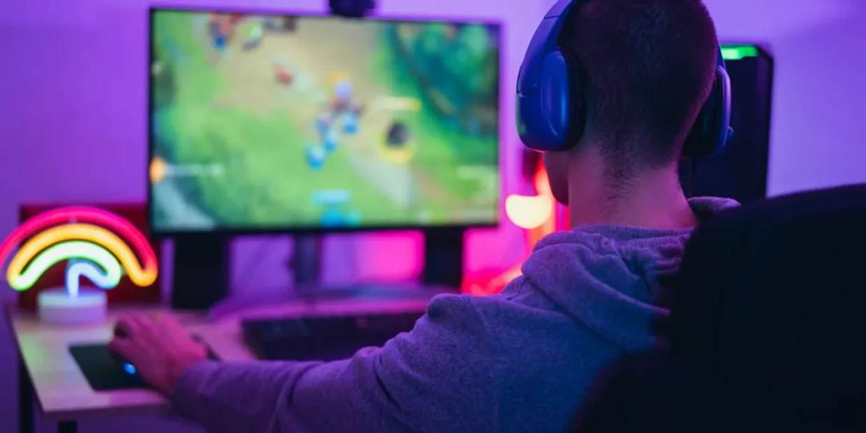 The Rise of Online Gaming: How Technology is Changing the Way We Play