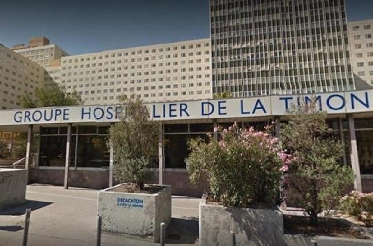 France: Algerian doctors fly to the aid of a hospital