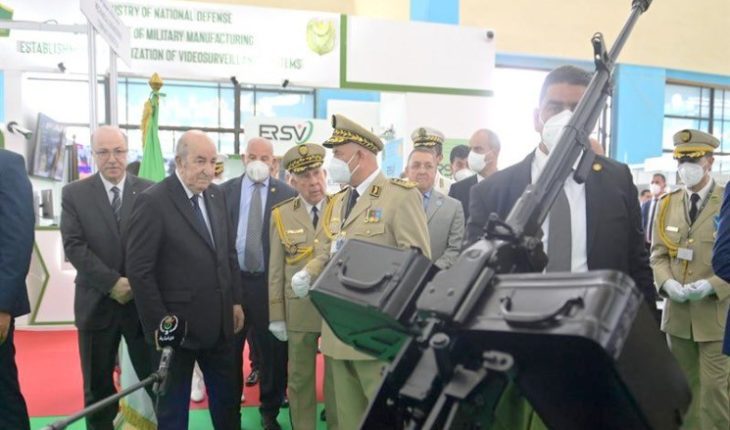 La mitrailleuse DSHK algérienne à la Foire internationale d'Alger 2023.