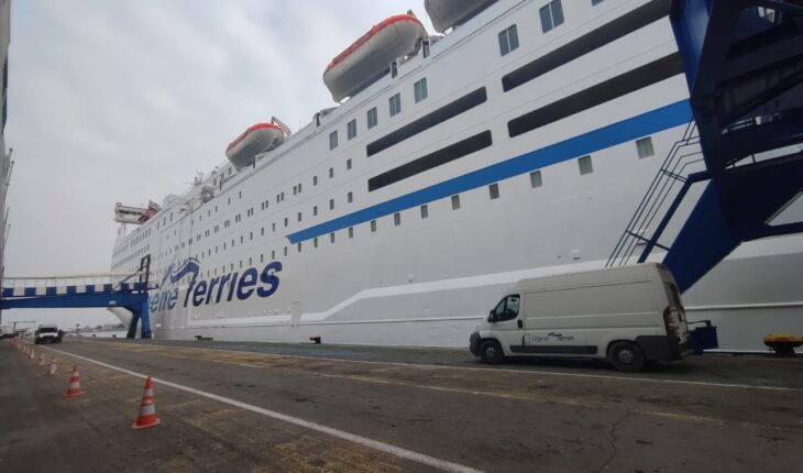 Le navire Moby Dada d'Algérie Ferries arrive à Alger