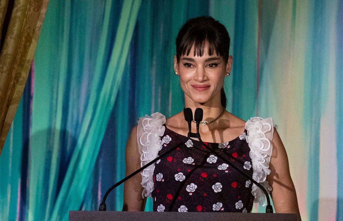 L’Alliance New York Gala 2024: The Arts Cup shines in the hands of Sofia Boutella