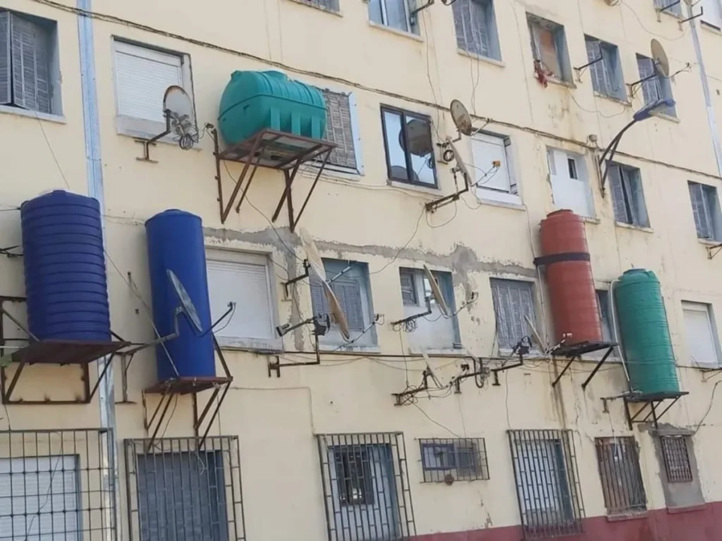 Urbanisme : L’État déclare la guerre aux citernes d’eau et aux climatiseurs sur les balcons